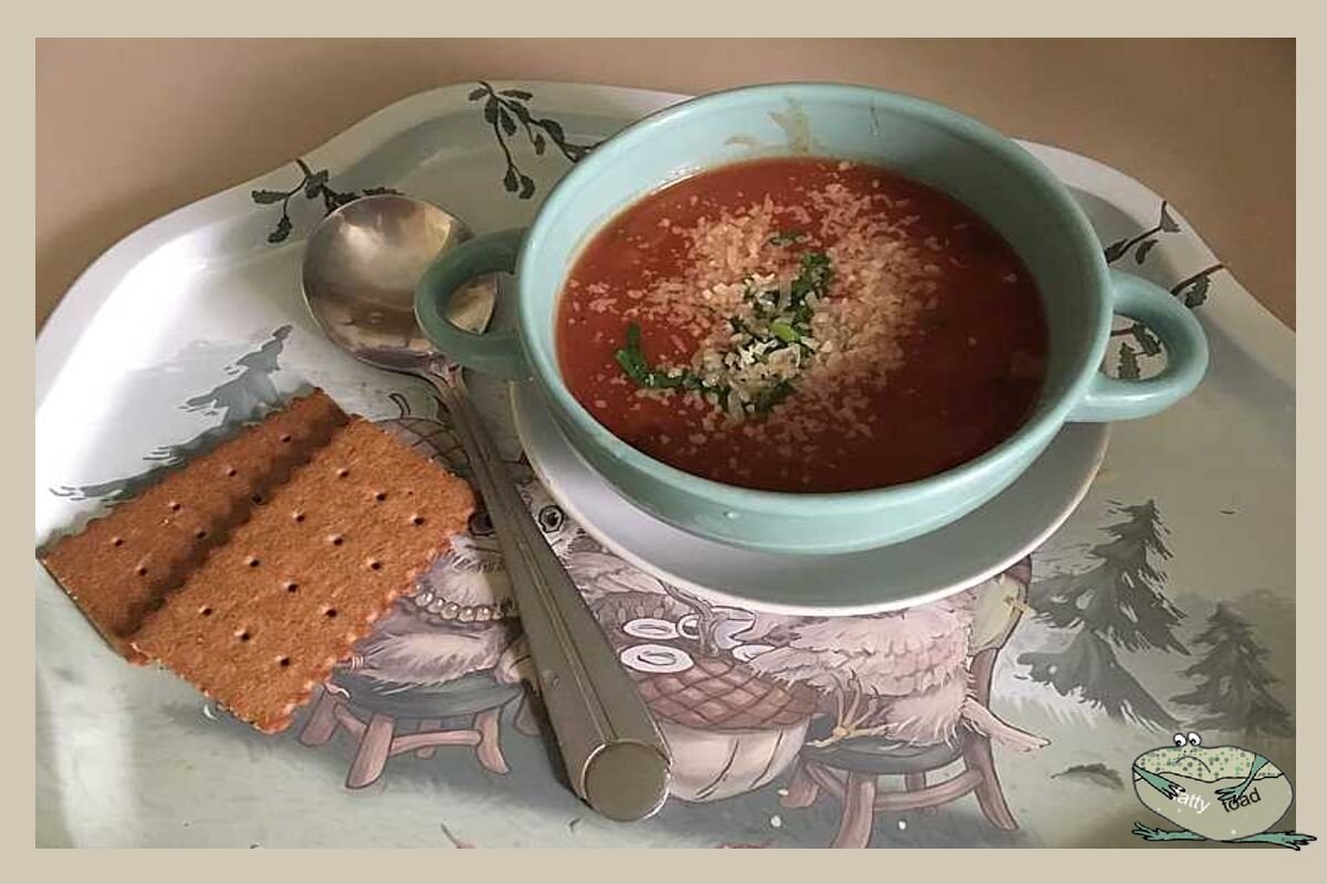 Себе любимой сервировала.