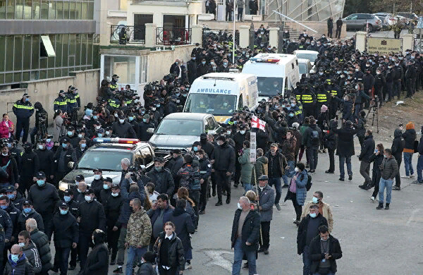 Саакашвили доставили в суд. https://yandex.ru/search