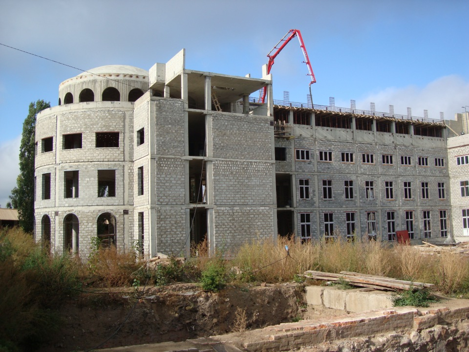  23 октября 2011 г. Здесь внимание будет больше направлено на состояние кладки кремля.-23