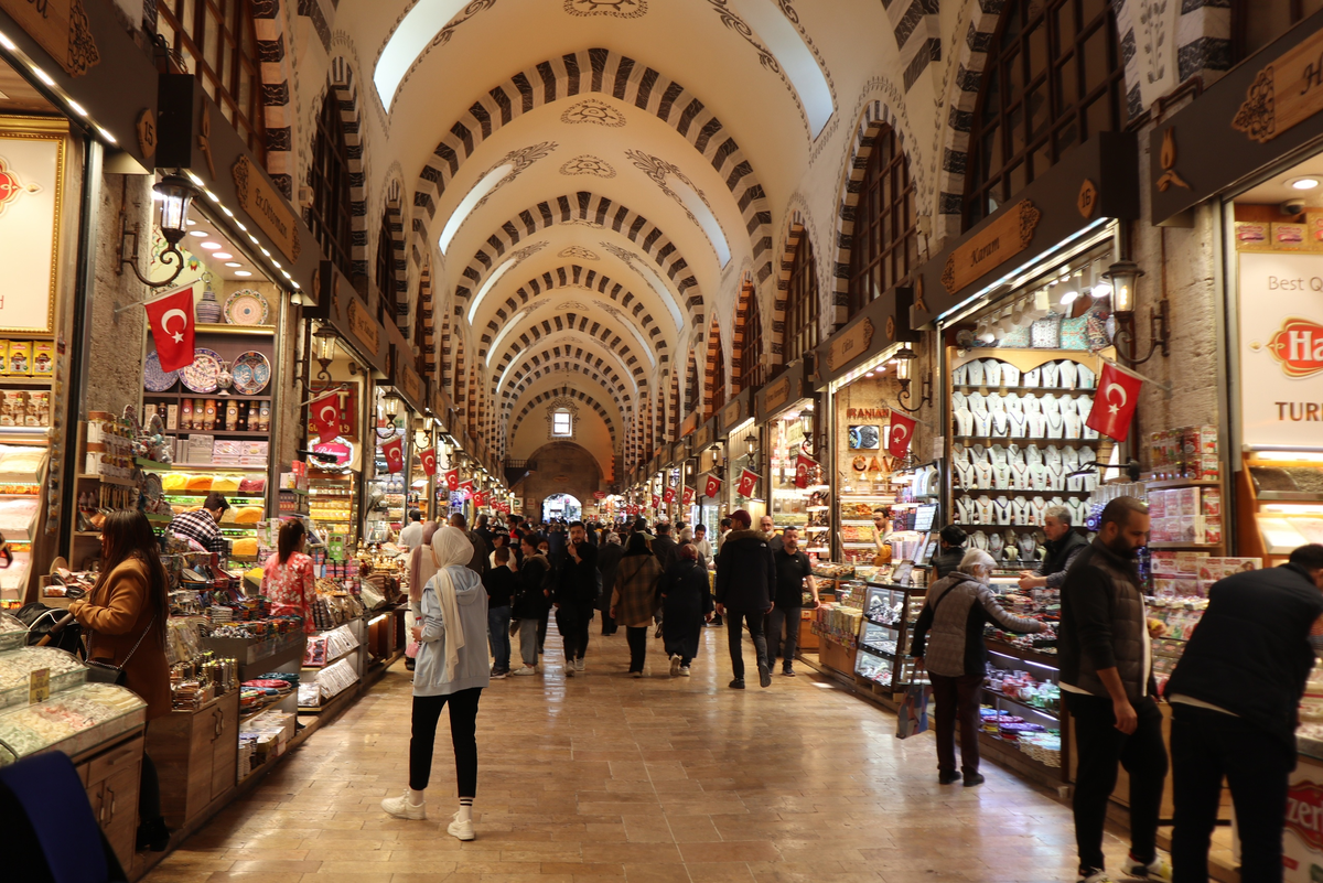 Возможны ли ещё путешествия за границу в эпоху тотальных санкций? Съездили в весеннюю Турцию