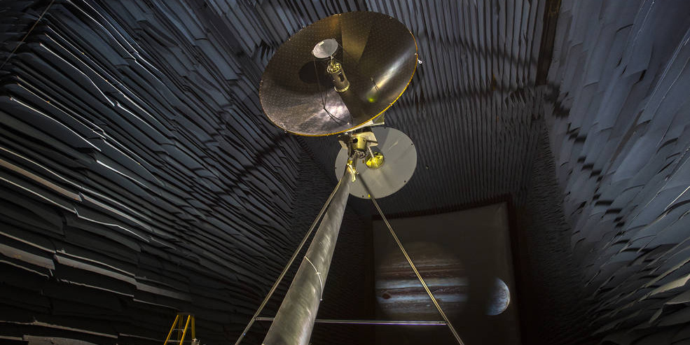 Прототип антенны для миссии Europa Clipper / NASA📷
