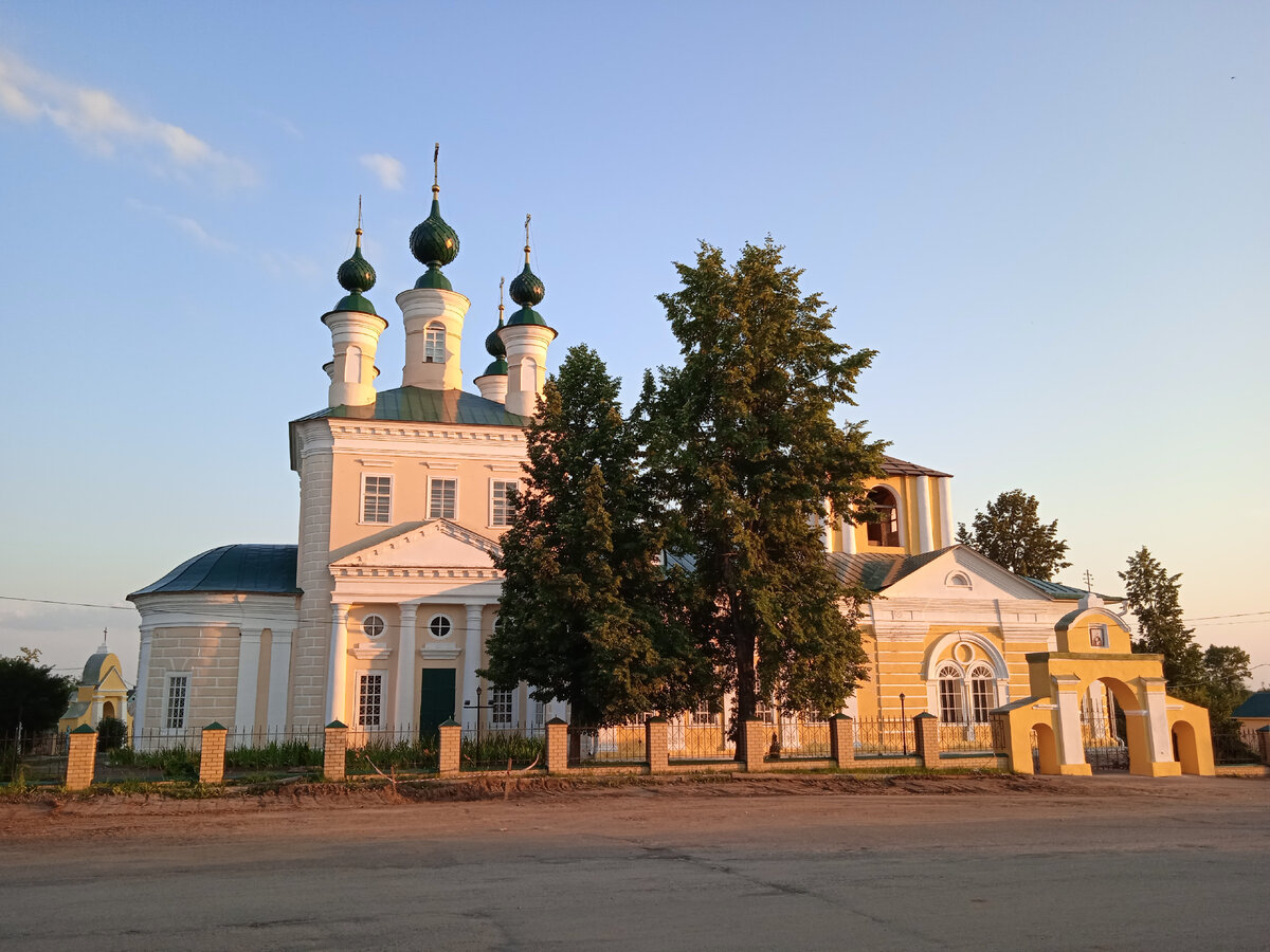 Храм в лучах заходящего солнца. Фото автора, 25 июля 2022г.