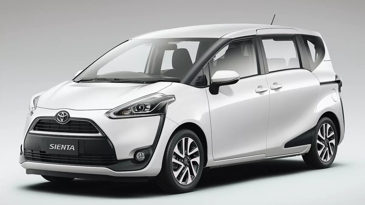 Одна – хорошо, а две – лучше: поговорим о Toyota Sienta | Токидоки | Дзен