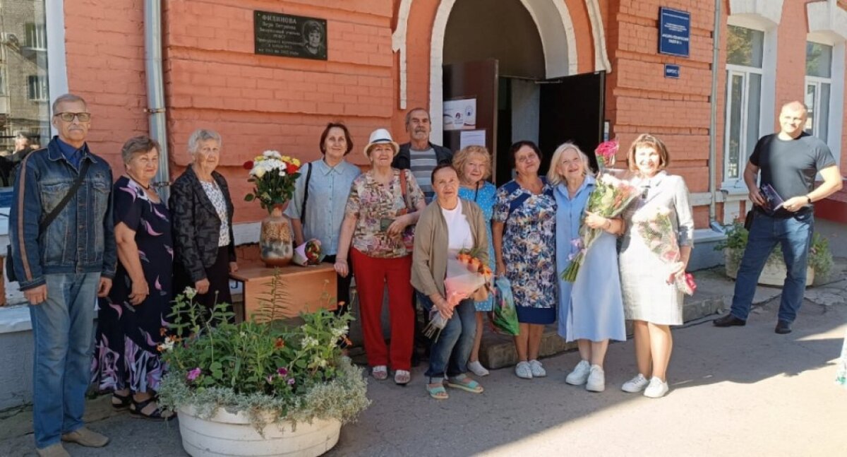    В Саратове открыли мемориальную доску учителю «тринашки» Вере ФилиновойНовости Саратова и области – Сетевое издание «Репортер64»