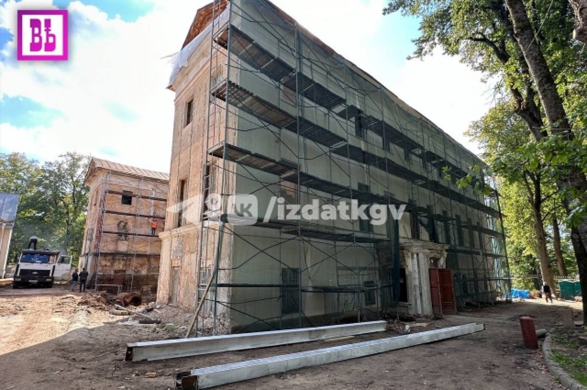    В Калуге у Дома гражданского губернатора проходят раскопки