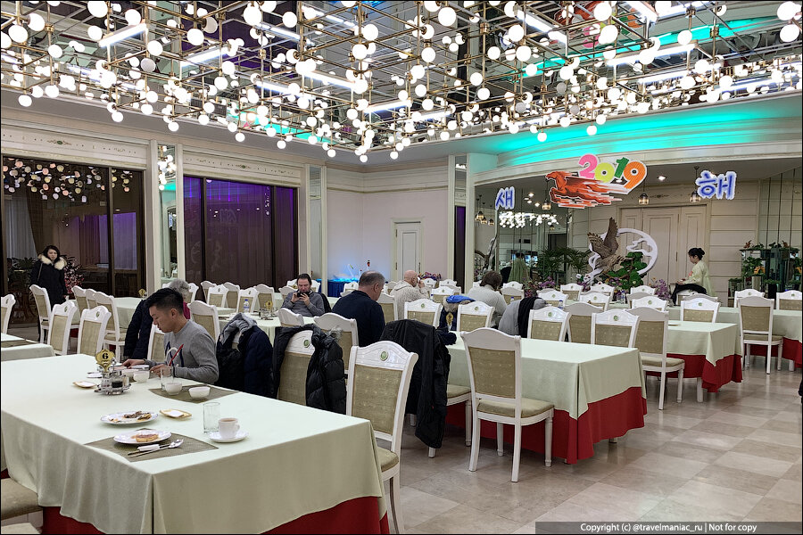 Хорошо, хоть не пришлось драться за еду: отельный завтрак в Северной Корее