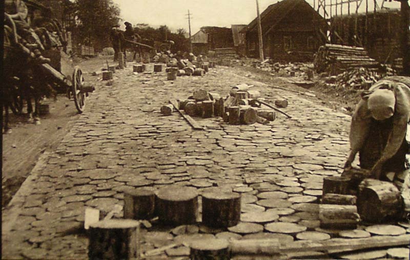 Мостовая из пеньков