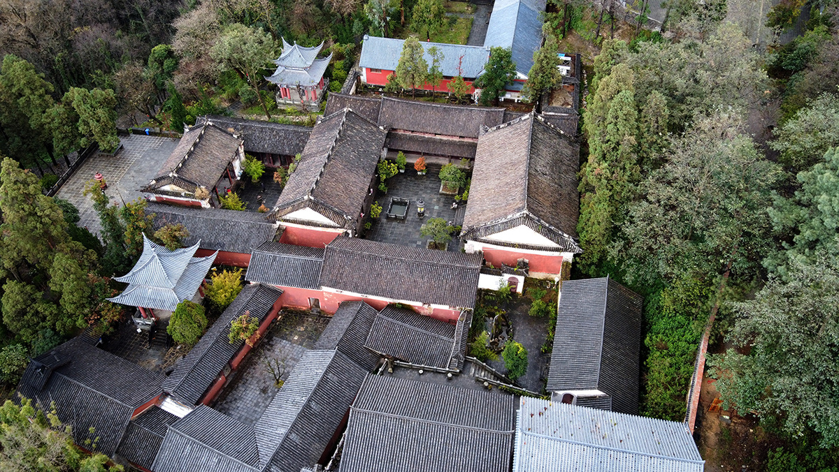 Вид на крыши храма У Вэй