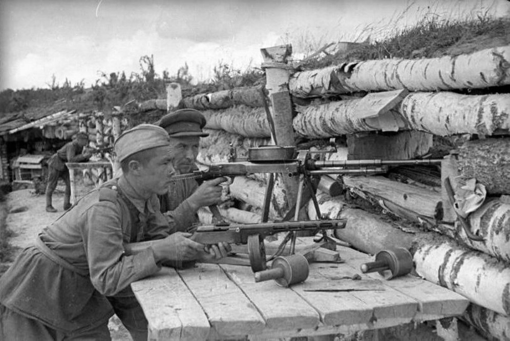 Обучение молодого бойца. Автор: Иван Шагин. 1943-1944. Фотография использована в качестве иллюстрации