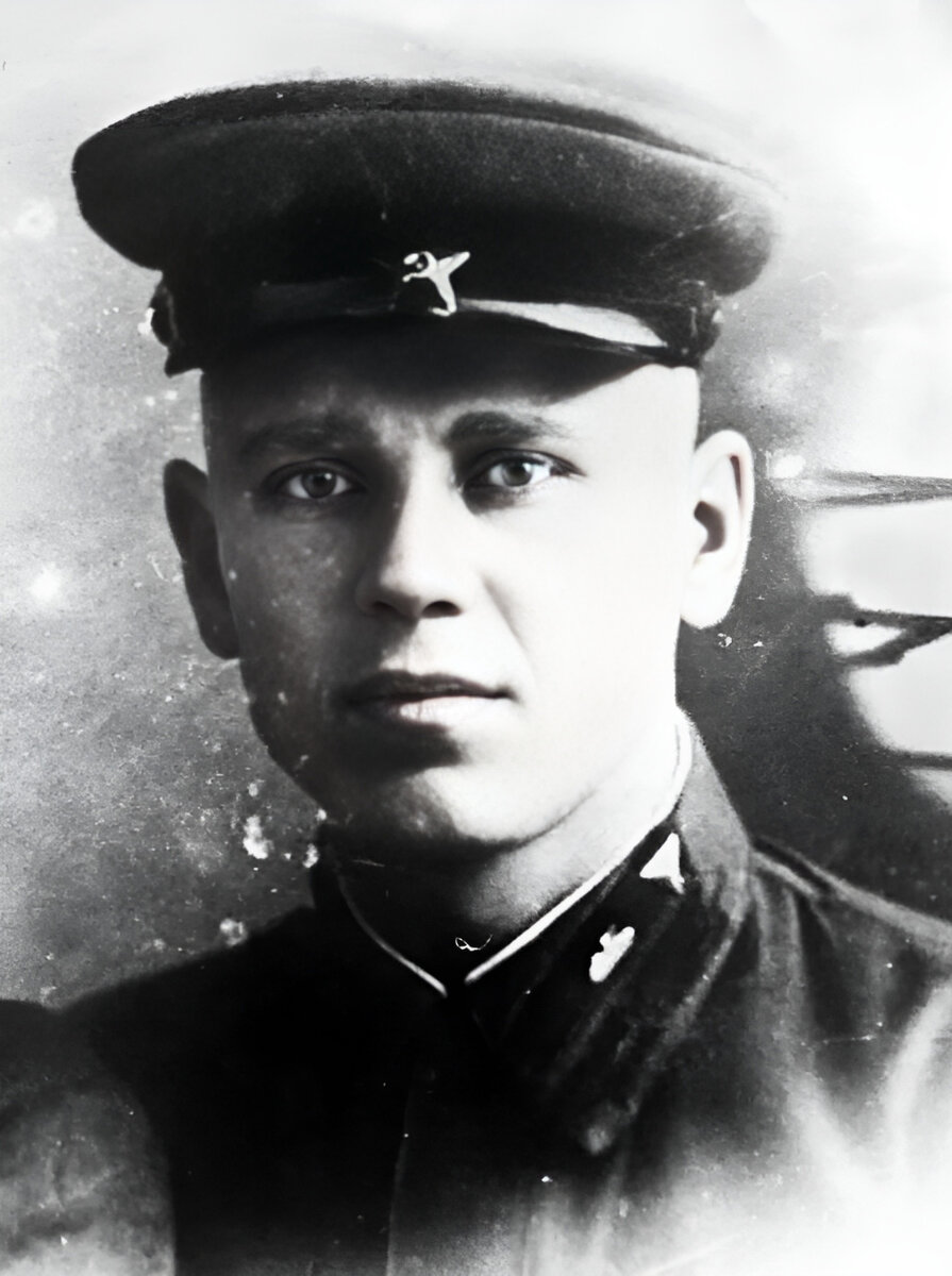 Макаренков Иван Михайлович — механик-водитель танка Т-60 танковой роты 549-го танкового батальона 61-й отдельной танковой бригада 67-й армии Ленинградского фронта, старшина