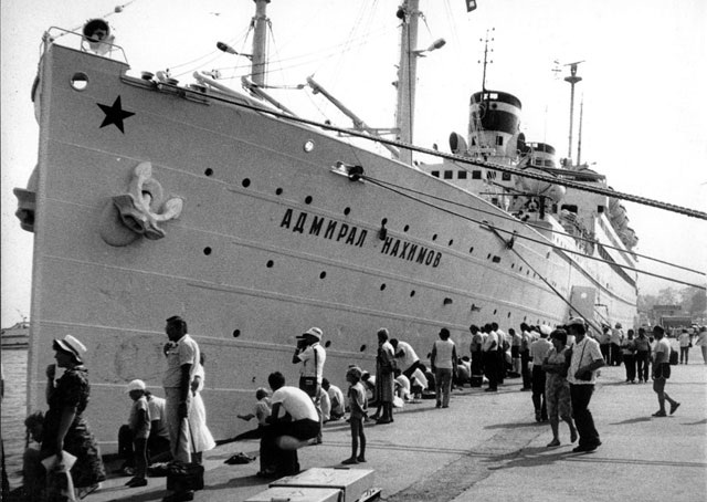 «Адмирал Нахимов» у пирса в Ялтинском порту за сутки до гибели