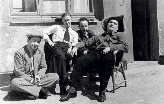 Иосиф Григулевич (первый слева) в Испании. 1930-е годы