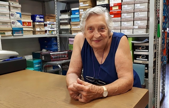 Лидия Темпеста – хозяйка обувного магазина на улице Розарио-Санта-Фэ в Турине (Италия). Фото автора