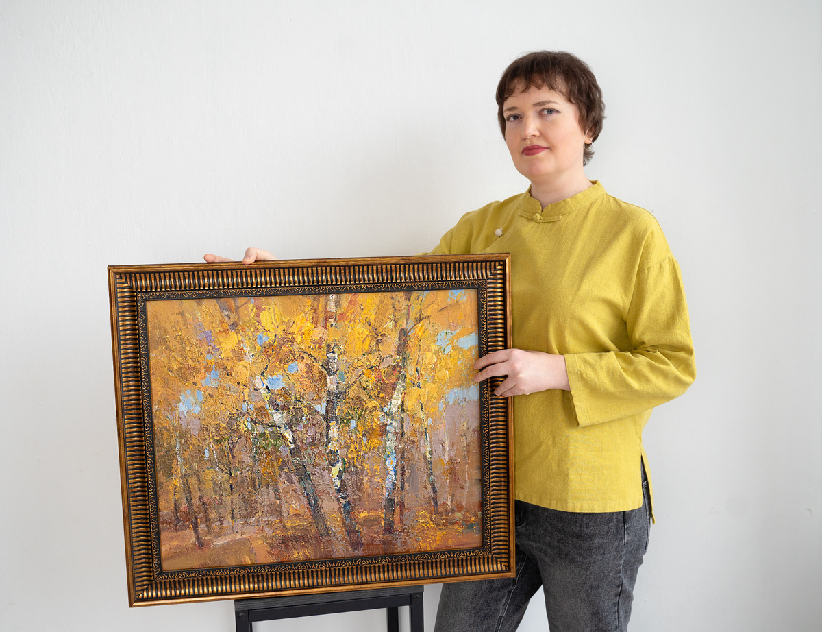 Мария Тихонова — художник, графический и веб-дизайнер из Нижнего Новгорода. 
Член творческого Союза художников России и Международной Федерации художников.
Разработчик и ведущая авторских онлайн-курсов и мастер-классов по живописи.
Постоянная участница и куратор коллективных выставок, член жюри творческих конкурсов. 
Персональные выставки Марии Тихоновой регулярно проходят в различных культурных и арт-пространствах Нижнего Новгорода, а также в государственных учреждениях — в частности, в Законодательном собрании Нижегородской области.
