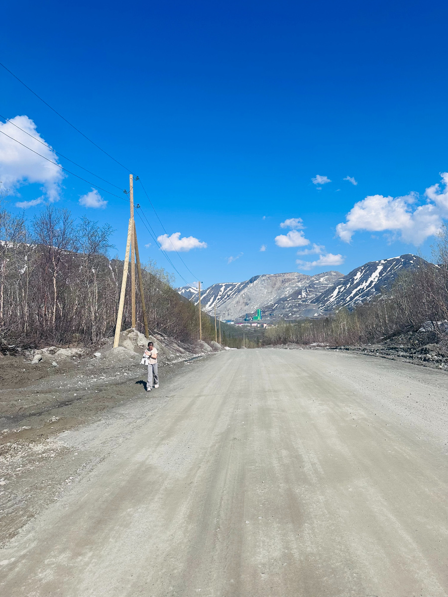 Мы сжалились над водителем и десантировались пораньше.