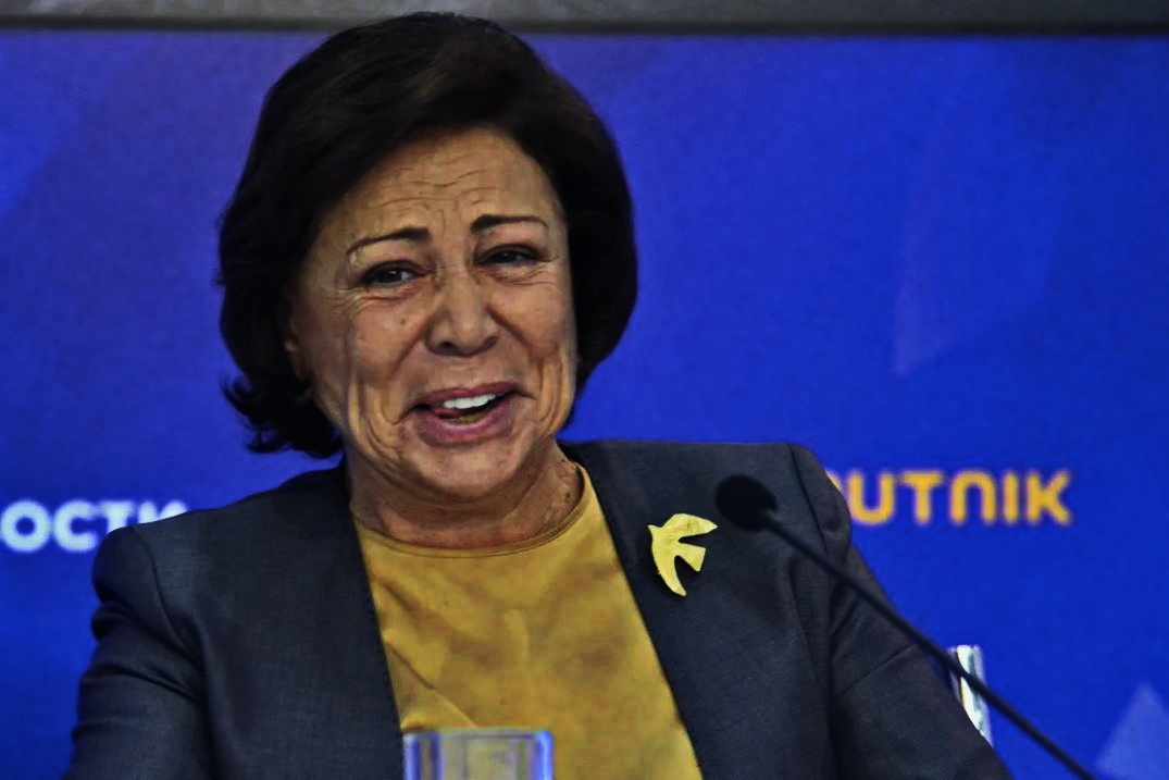 Прекрасная спортсменка, комсомолка и пр. этот лик прамер для молодежи ...