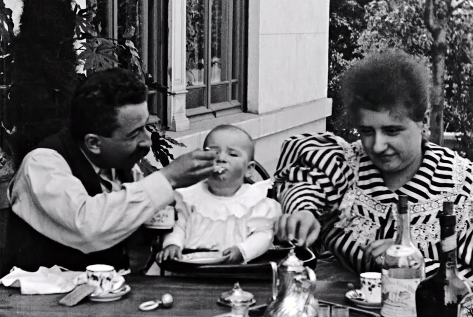 "Завтрак младенца", 1895 г., реж. Луи Люмьер