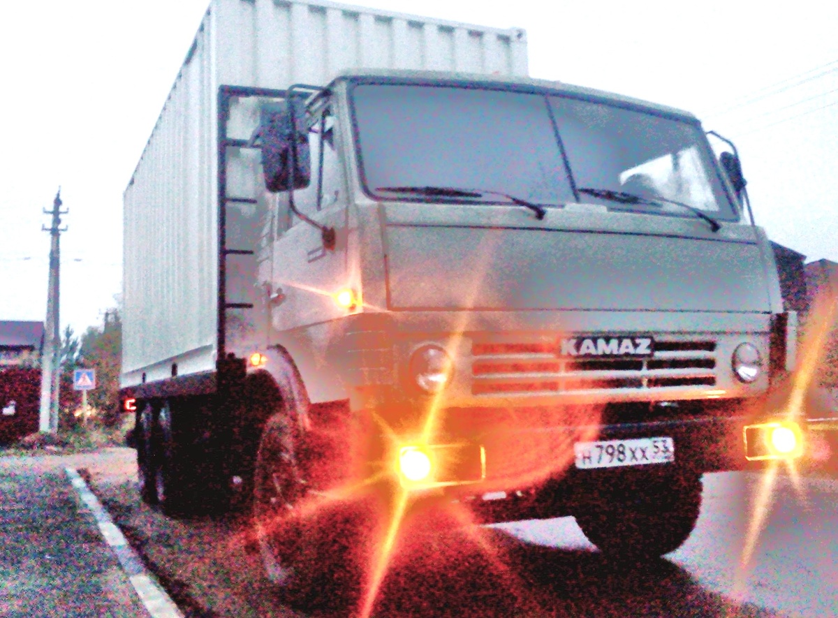 Это тоже мой Камаз 53212 с площадкой для перевозки 20 футовых контейнеров.