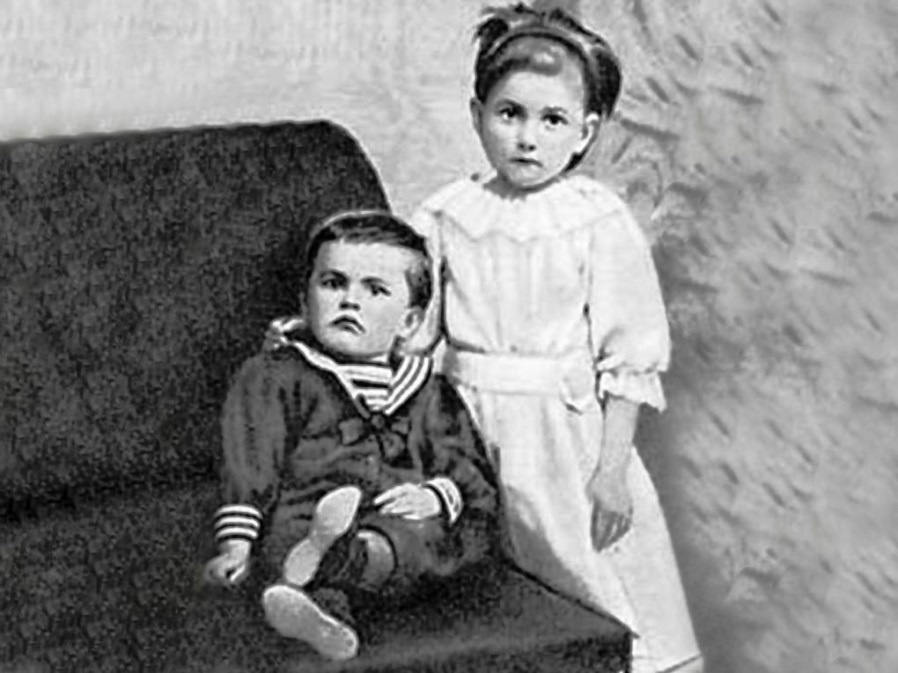 Маяковский в младенчестве 