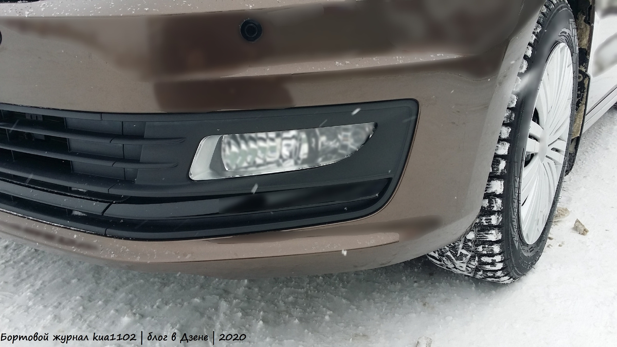 Volkswagen Polo Sedan в 2015 году пережил очередной рестайлинг, поэтому в оснащении автомобиля имеются дневные ходовые огни. Автор фотографии kua1102