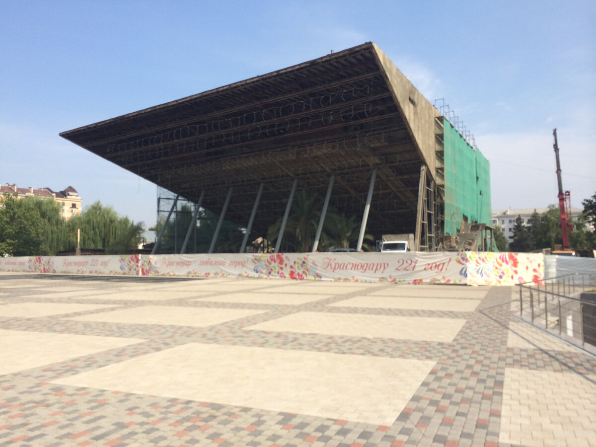 Кинотеатр Аврора в Краснодаре - реконструкция. фото автора.