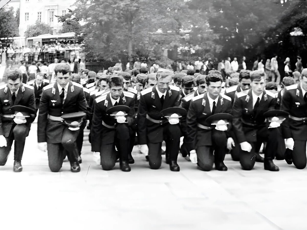 108 выпуск МВОКУ - 22.06.1985 - У Могилы Неизвестного Солдата