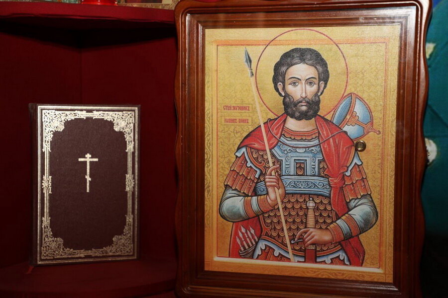 Источник:https://железногорская-епархия.рф/novosti/1798-rukovoditel-otdela-po-vzaimodejstviju-s-vooruzhennymi-silami-i-pravoohranitelnymi-organami-zheleznogorskoj-eparhii-otpravilsja-v-ocherednuju-komandirovku-v-zone-provedenija-specialnoj-voenno.html