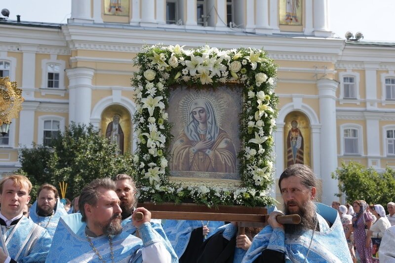 Источник:https://mydiveevo.ru/serafimo-diveevskaya-ikona-bozhiej-materi-umilenie-znachenie-v-chem-pomogaet-prazdnik-10-avgusta/