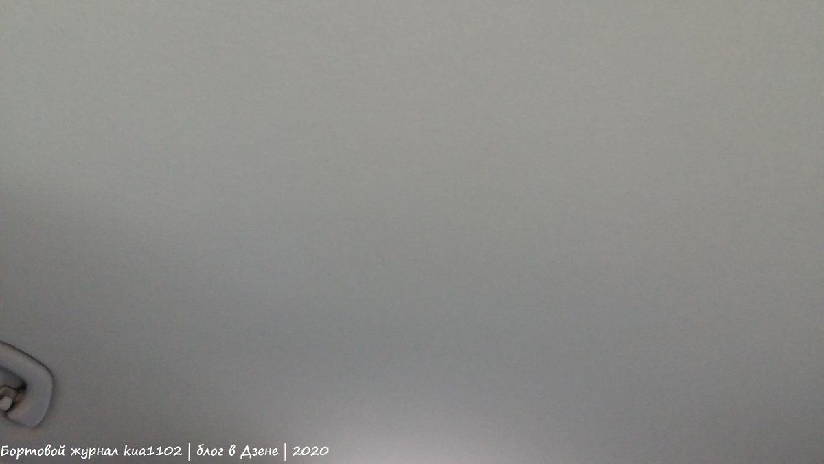 Вы видите потолочный плафон для задних пассажиров автомобиля Volkswagen Polo? И я, к большому сожалению, тоже не вижу. Автор фотографии kua110