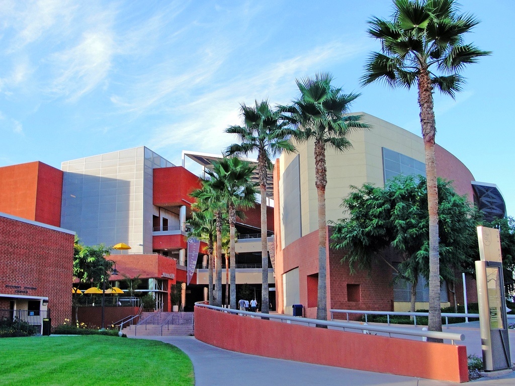 California State University Los Angeles (CSULA) Калифорния Стейт Юниверсити, Лос-Анджелес