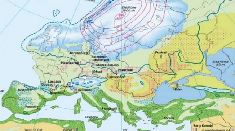 Европа в начале последнего оледенения.Уровень океана понижен.очертания берегов изменились.Огромное Каспийское море соединяется с Черным.Крым-остров,Кавказ-полуостров.Ла-Манша,Босфора и Дарданелл нет.Синяя линия-граница ледника при максимальном продвижении  на юг.Зеленым-область,где росли деревья.(Яндекс Картинки\пини мг.ком).