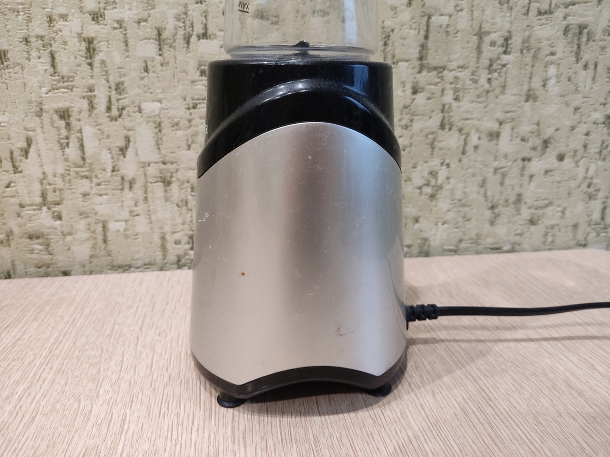 До: блендер забрызгался от плиты