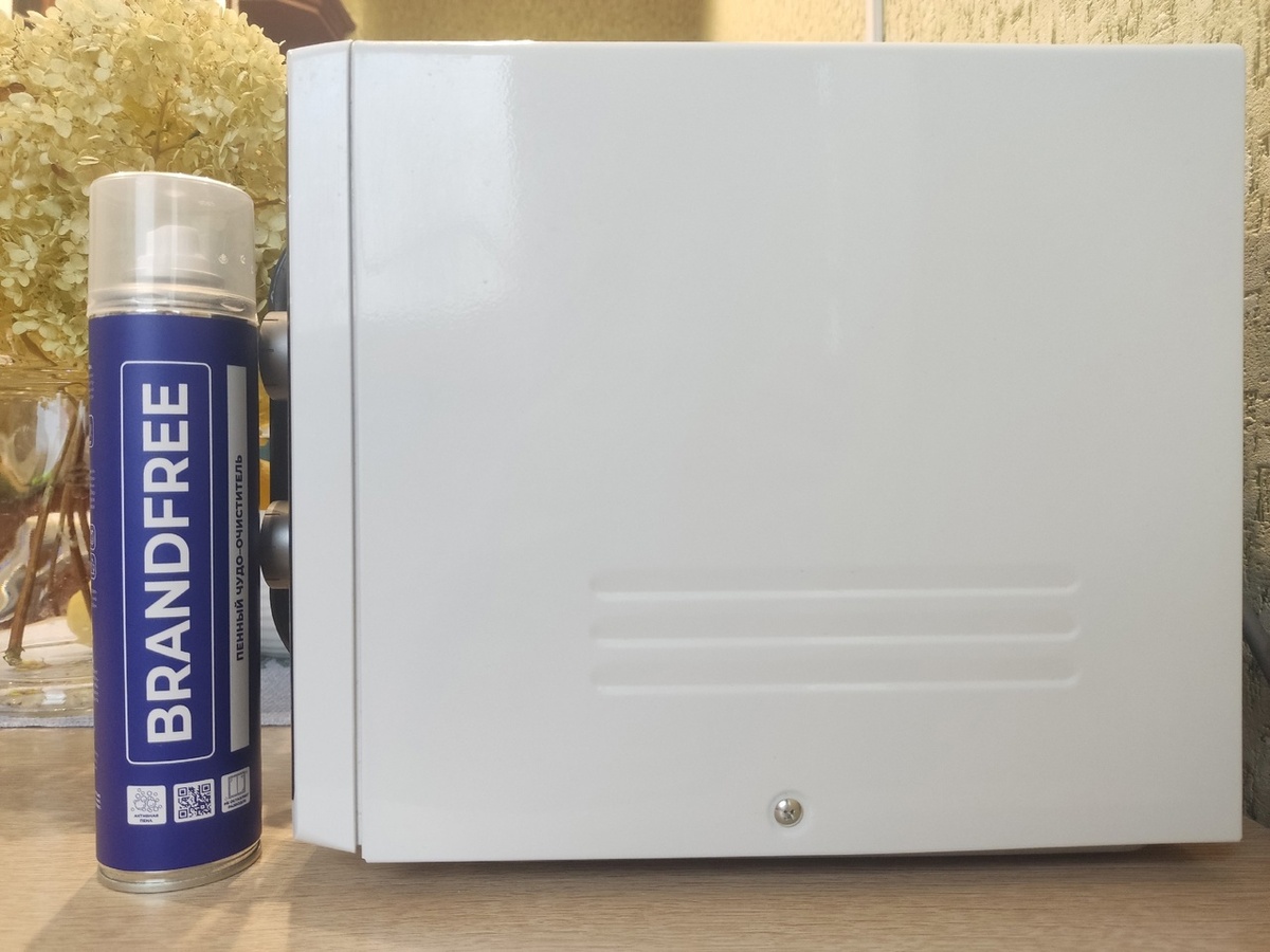 После: микроволновка отмыта за 5 минут