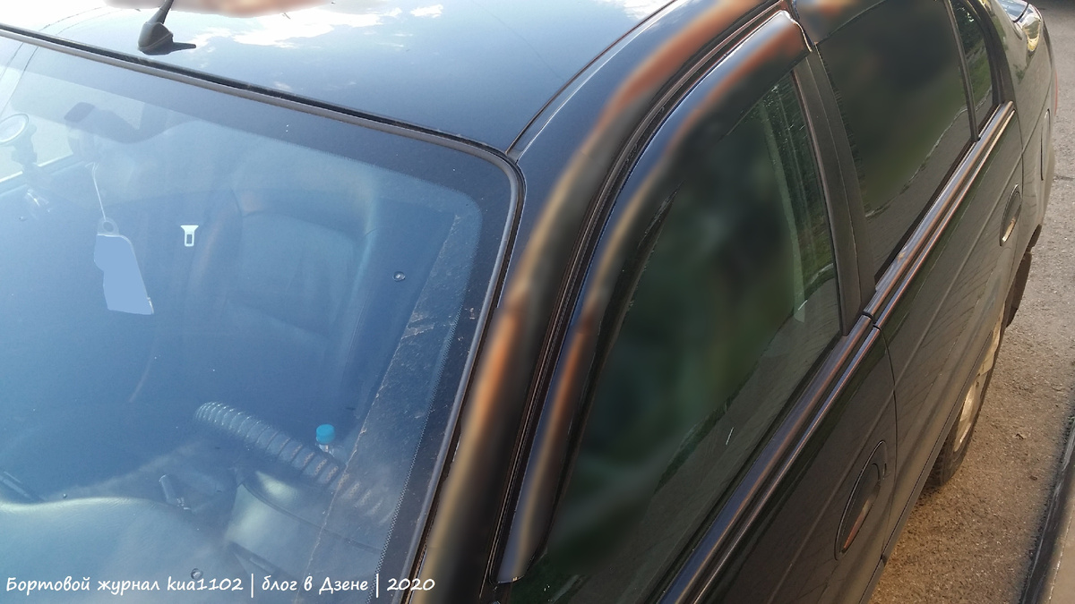 Резиновая окантовка лобового стекла автомобиля Toyota Avensis. Автор фотографии kua1102