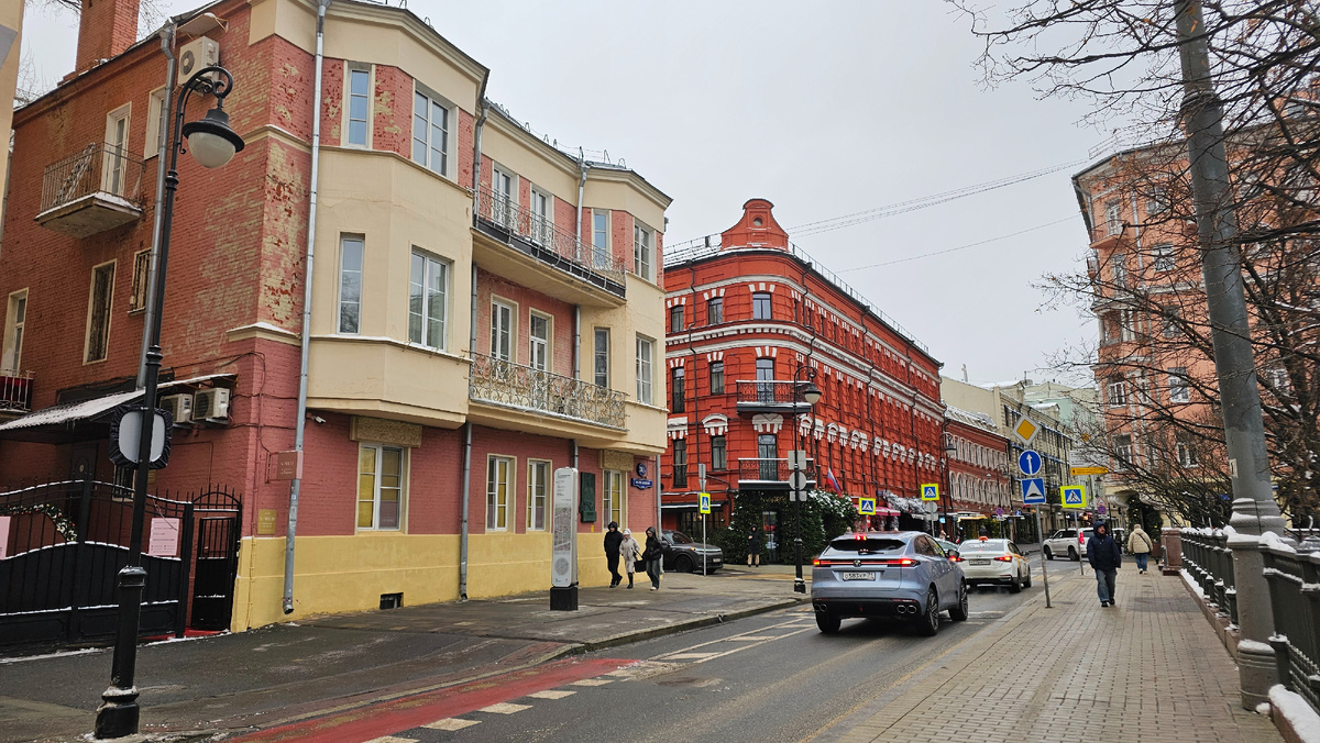 Фото: Мир Квартир. Далее в галерее - старые фото улицы. 