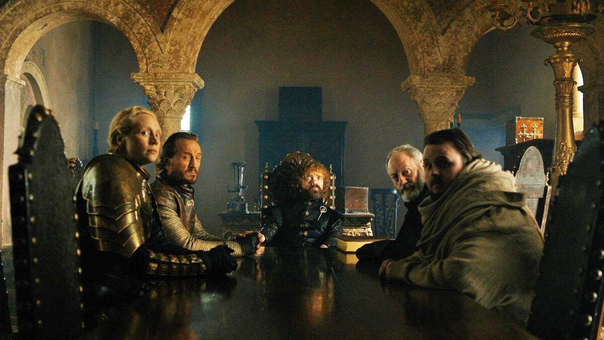 "Игра престолов". Совет. Источник i.ytimg.com