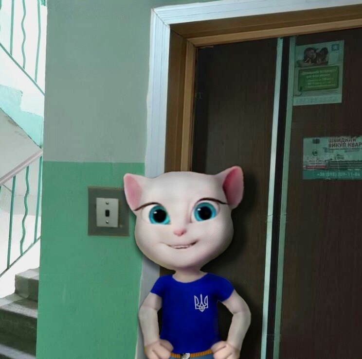 Анджела Быкина Возле Лифта стоит. Это было в 1997 году в июле в Киеве в 3-м подъезде на 6-м этаже 9-ти этажного дома на Дарницком Бульваре 4.