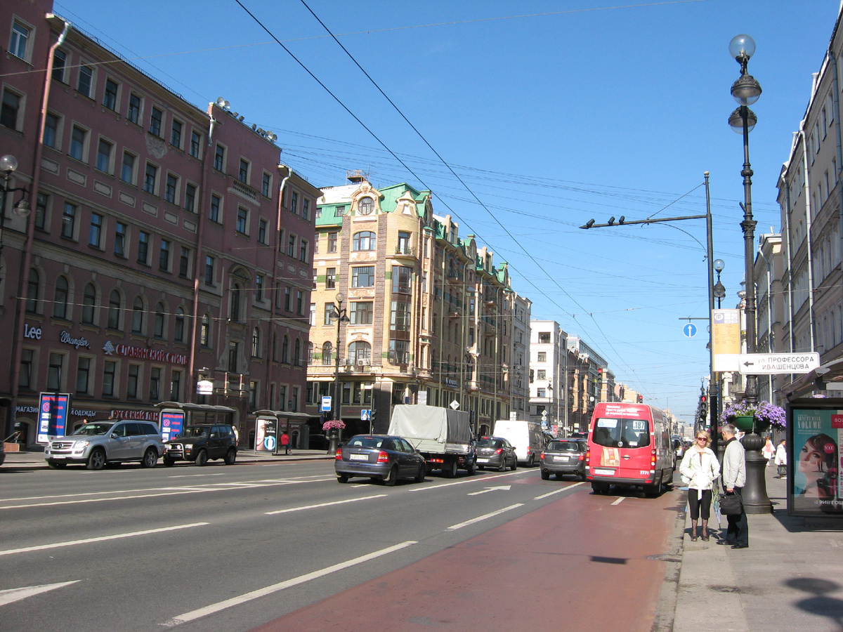 Главная улица Санкт-Петербурга – Невский проспект в наши дни. Фото: Мир Квартир