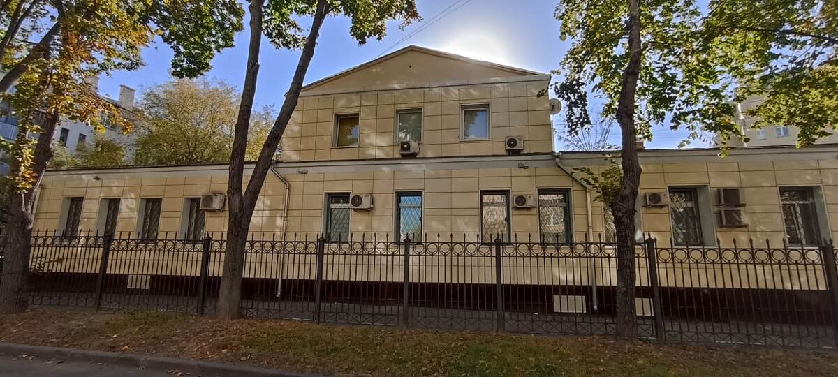 В этом здании мальчишкой жил Лев Толстой. Фото: Мир Квартир