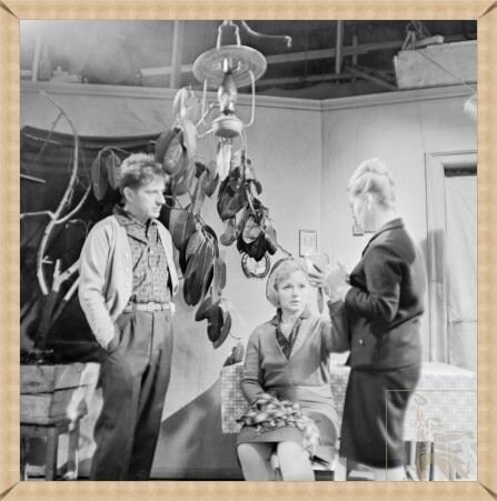 На съёмках фильма "Вызываем огонь на себя" 1964г, источник фото/mosfilm.ru