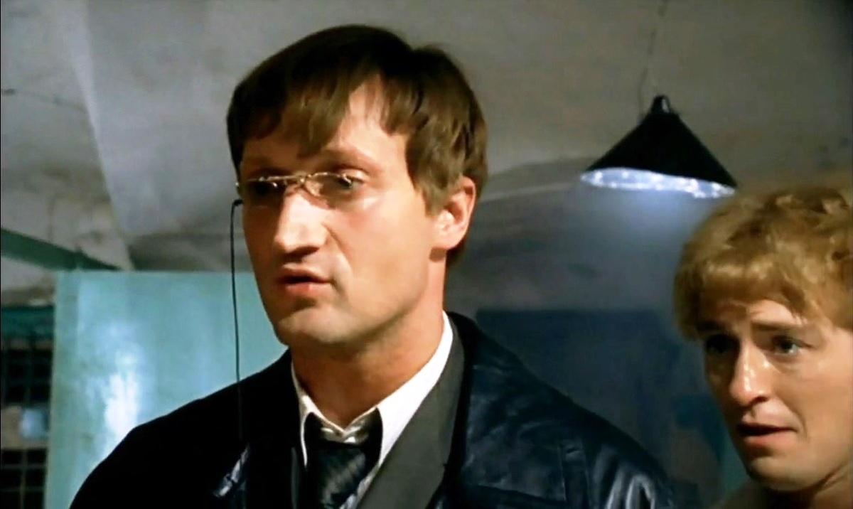 Кадр из сериала "Есенин". Блюмкин - Гоша Куценко, Есенин - Сергей Безруков