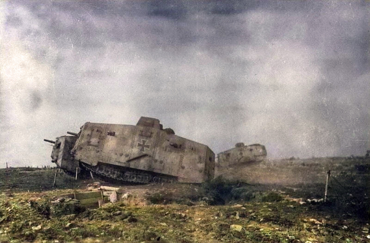 Германские танки A7V в атаке