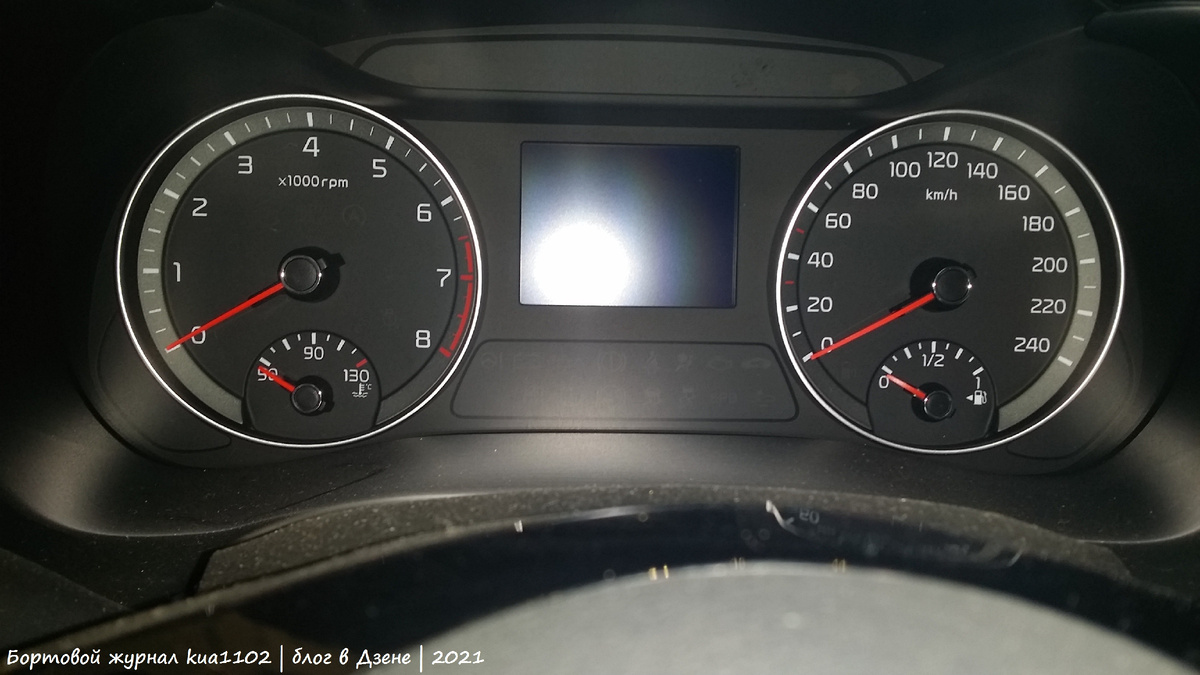 Вид на приборную панель KIA Cerato. Автор фотографии kua1102