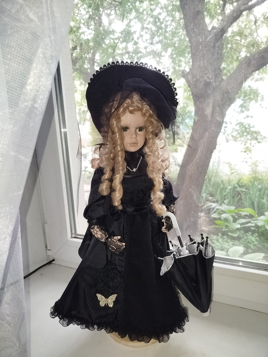 Дама в чёрном