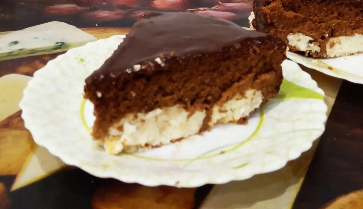 Шоколадный пирог с творожными шариками