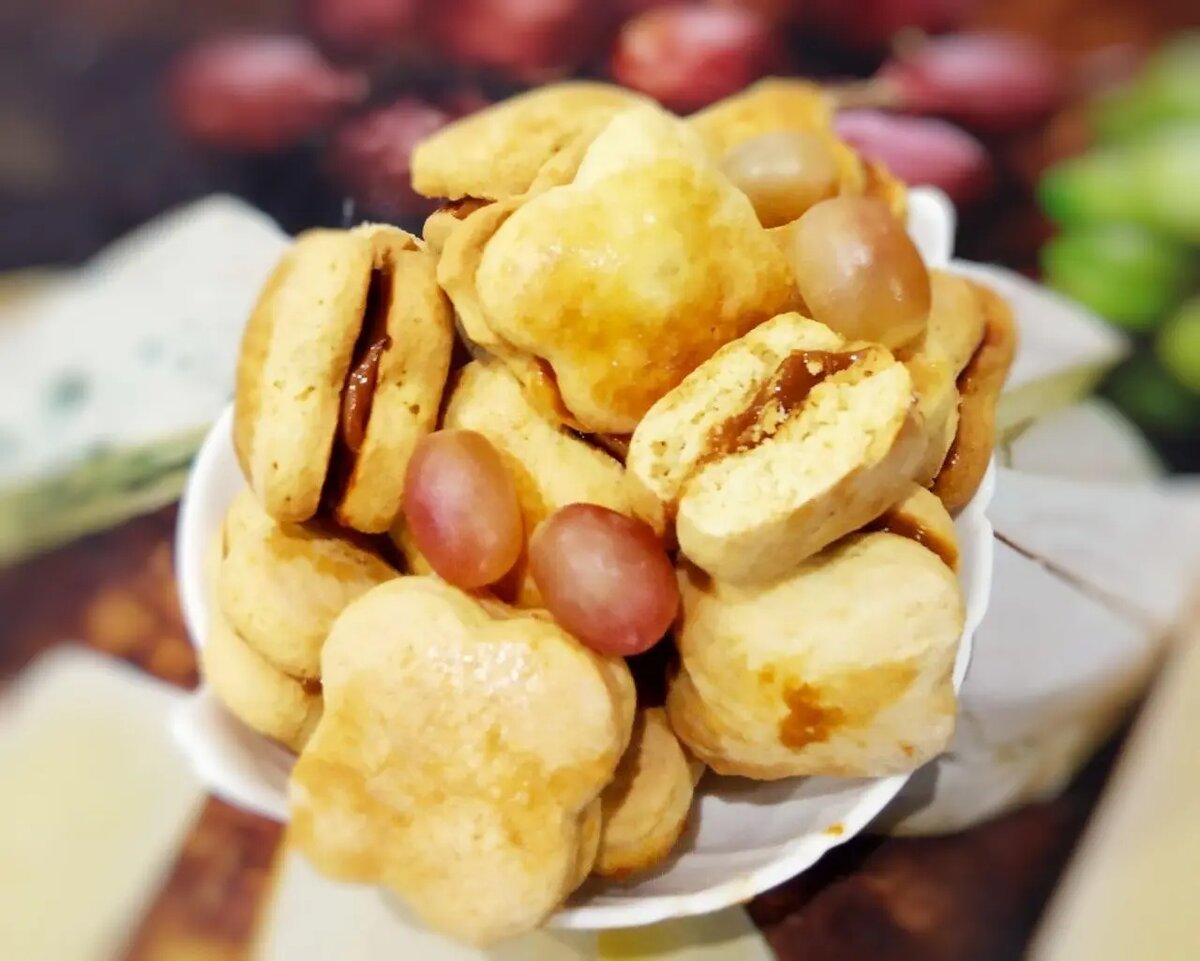 Песочное печенье с прослойкой из вареного сгущённого молока