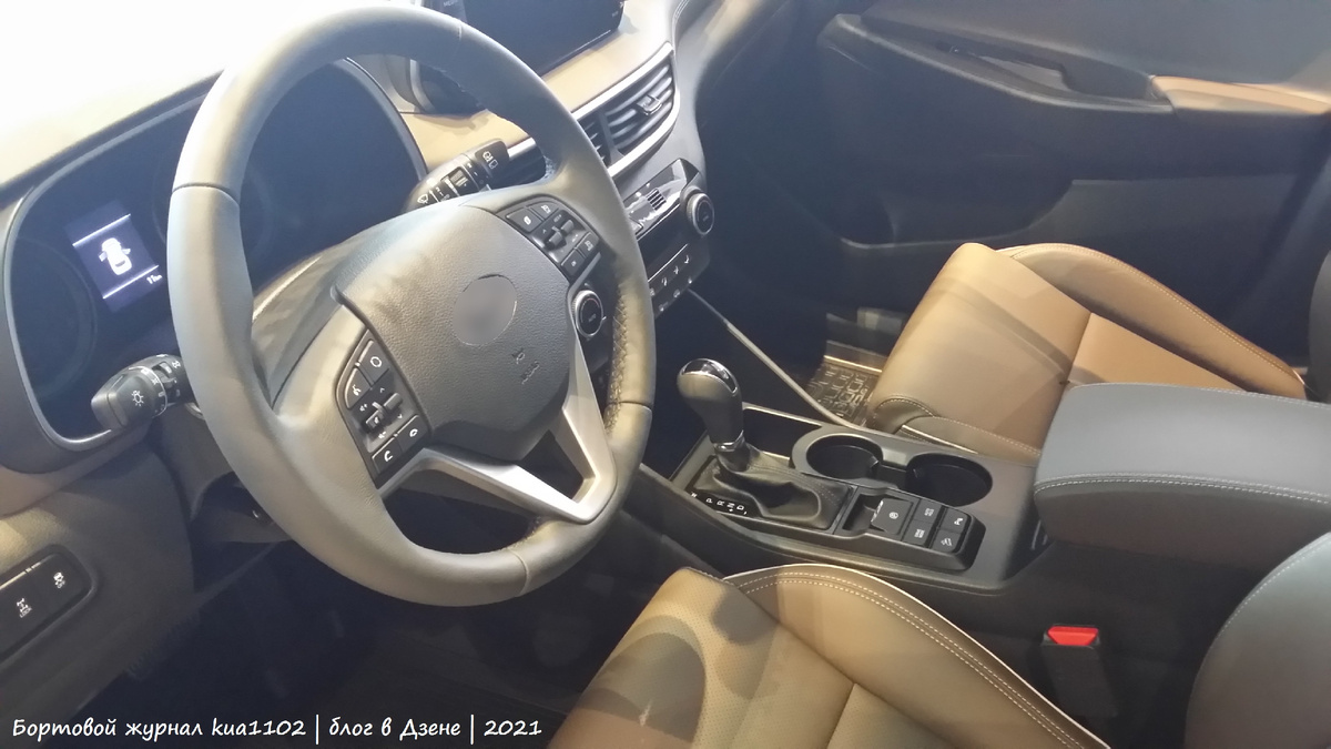 Вид на водительское место в кроссовере Hyundai Tucson. Автор фотографии kua1102