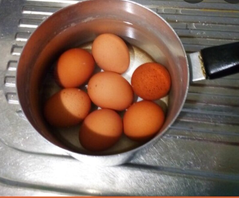 Яйца сваренные, свежие.