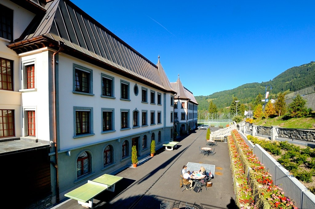 College Beau Soleil, Школа Колледж Босолей Альпин