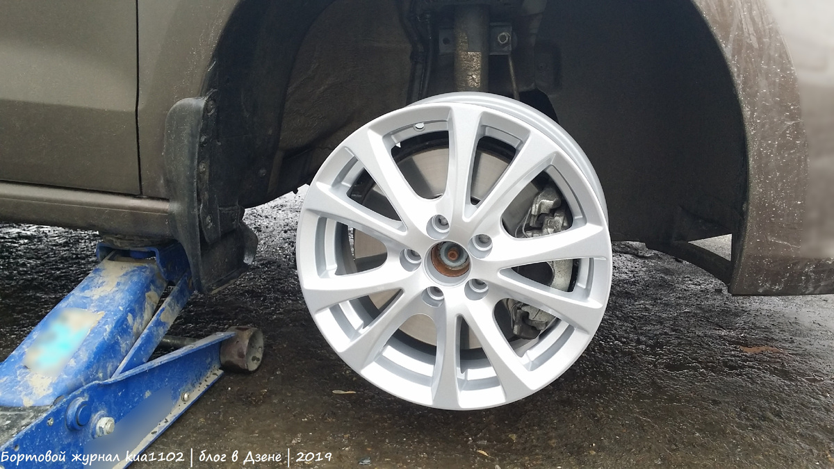 Примерка неоригинальных легкосплавных дисков к автомобилю. Автор фотографии kua1102